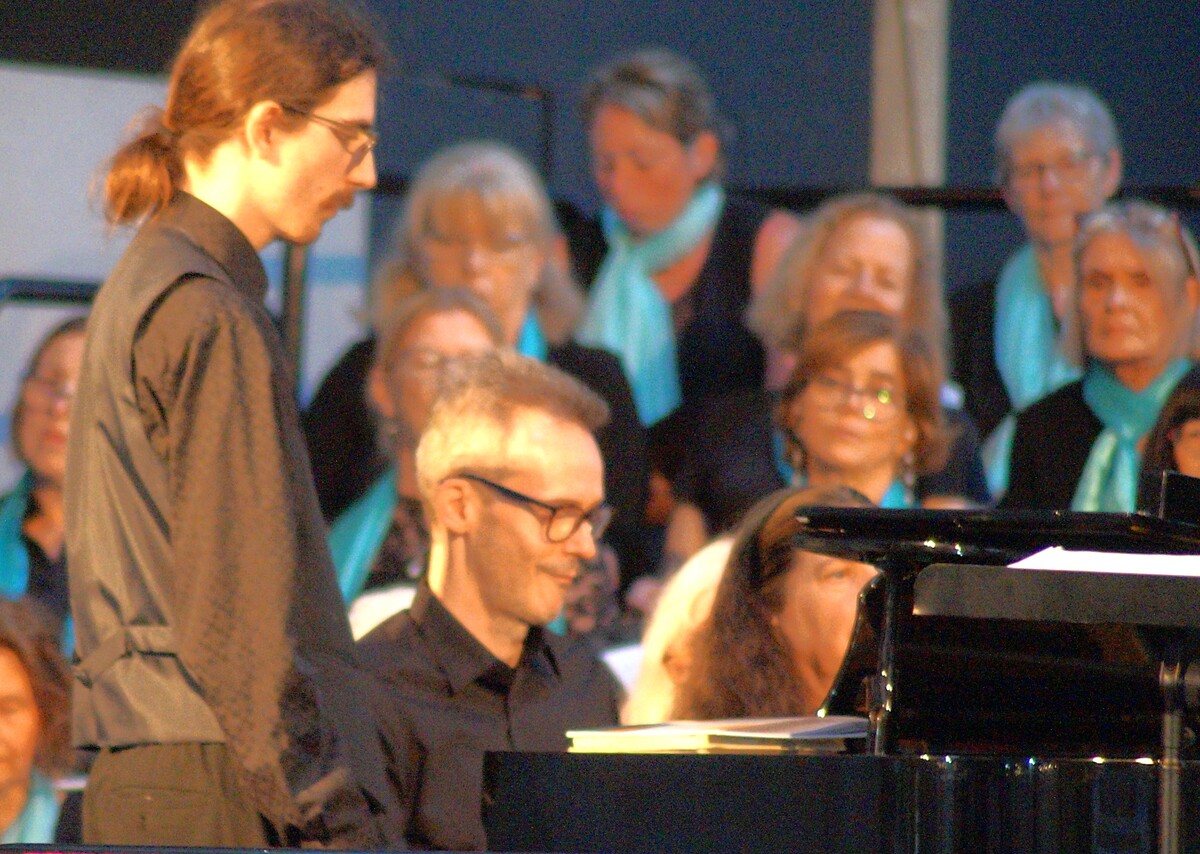 Great piano duet: Julian and Lindsay